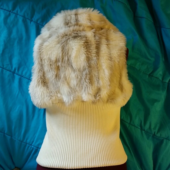 Vest - Picture 2 of 4